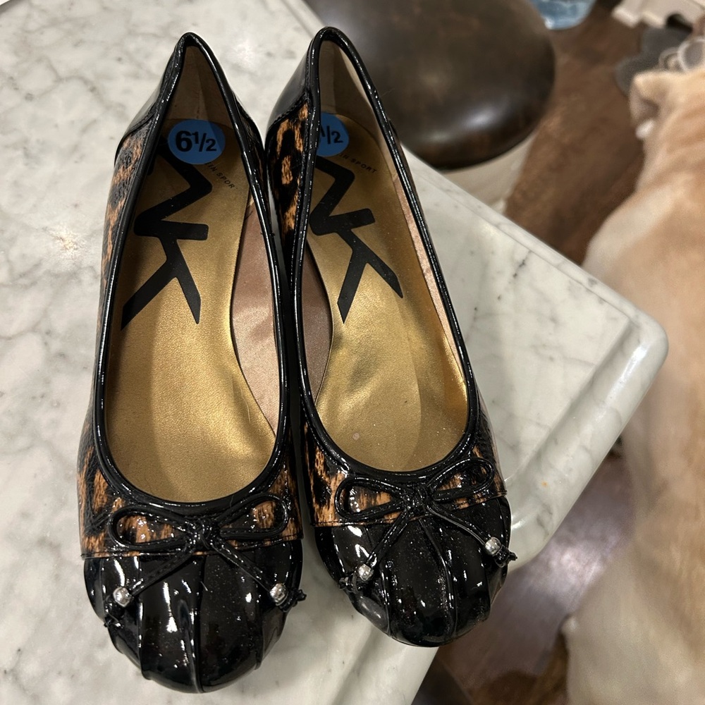 Michael Kors Black and Tan Flats
